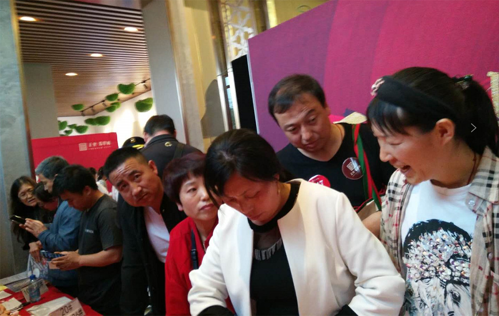 正業(yè)翡翠城首次開盤熱銷2.8億，火爆場(chǎng)面震驚葫蘆島樓市(圖4)