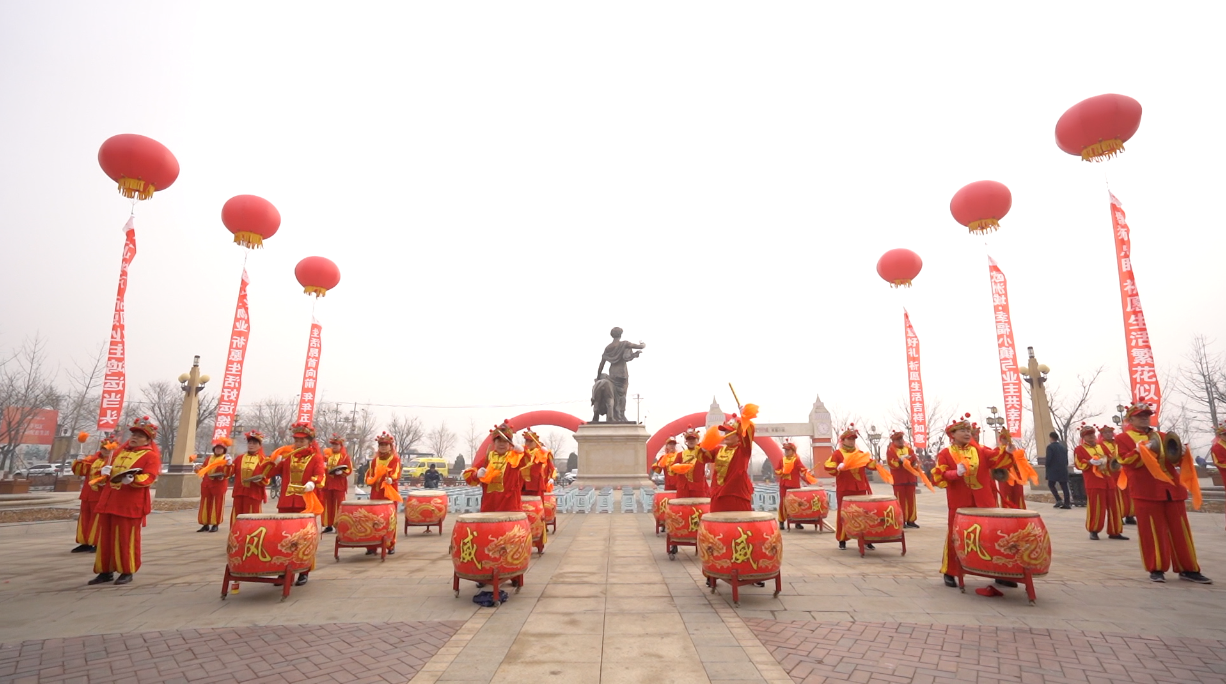 龍?zhí)ь^賞舞獅，二月二齊聚歐洲城·幸福小鎮(zhèn)(圖1)