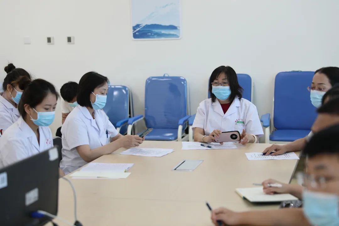 全省首家！中國(guó)醫(yī)科大學(xué)附屬第一醫(yī)院專家來“查房”，家門口享國(guó)內(nèi)優(yōu)質(zhì)醫(yī)療資源！(圖2)