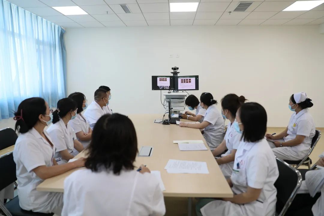 全省首家！中國(guó)醫(yī)科大學(xué)附屬第一醫(yī)院專家來“查房”，家門口享國(guó)內(nèi)優(yōu)質(zhì)醫(yī)療資源！(圖1)