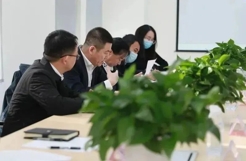 龍港區(qū)人大、區(qū)政府領(lǐng)導(dǎo)一行視察調(diào)研龍港國際醫(yī)療健康產(chǎn)業(yè)園(圖13)