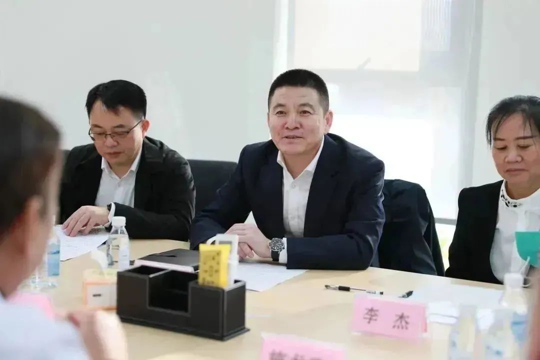 龍港區(qū)人大、區(qū)政府領(lǐng)導(dǎo)一行視察調(diào)研龍港國際醫(yī)療健康產(chǎn)業(yè)園(圖11)