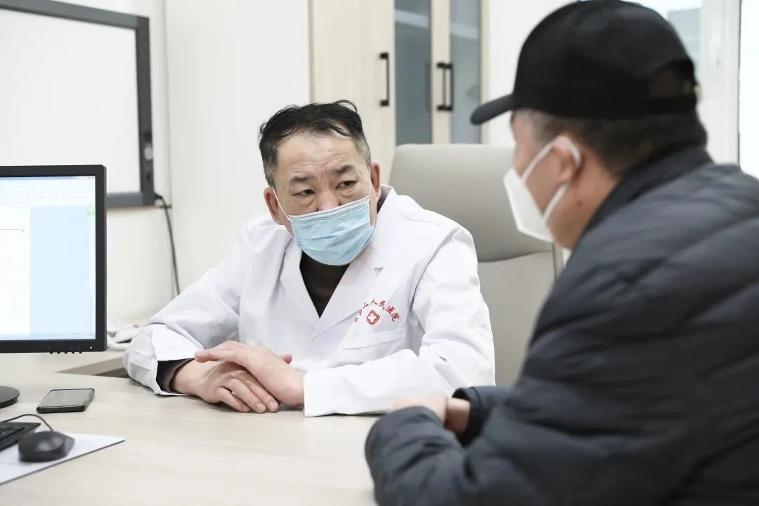 患者如潮，就診場面火爆！市二院著名專家診區(qū)百余位專家陸續(xù)來院出診(圖4)